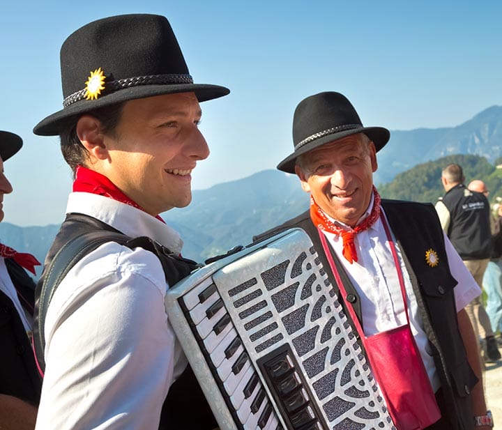 Folclore e sapori a Dossena, in Val Brembana