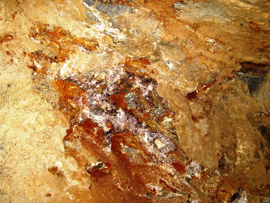 I minerali estratti dalle miniere di Dossena, Valle Brembana, Bergamo. Fluorite calmina