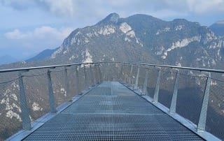 Attività per le scuole all'aria aperta a Dossena.